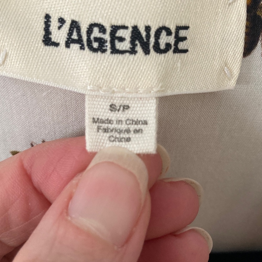 L’AGENCE Camille 3/4 sleeve Bee Button down Blouse - Picture 8 of 10